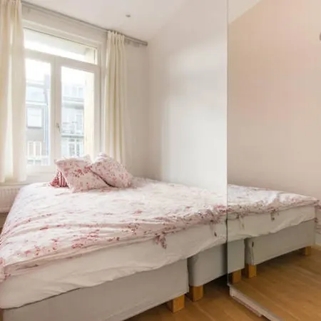 Apartamento With Balcony Close To Sarphatipark