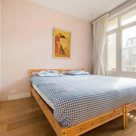 Daire With Balcony Close To Sarphatipark Amsterdam